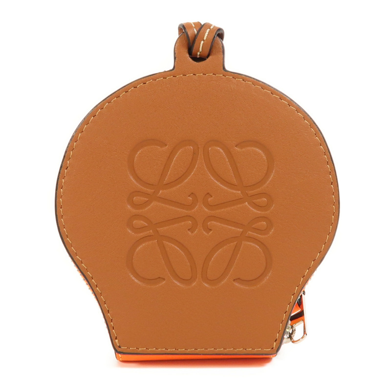 LOEWE 牛皮皮革Seashell Pouch銀扣肩背袋-1