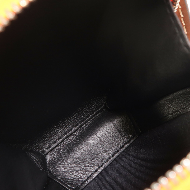 LOEWE 牛皮皮革Seashell Pouch銀扣肩背袋-4