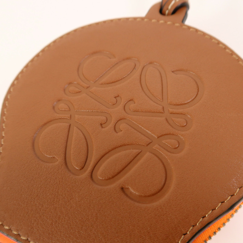 LOEWE 牛皮皮革Seashell Pouch銀扣肩背袋-5