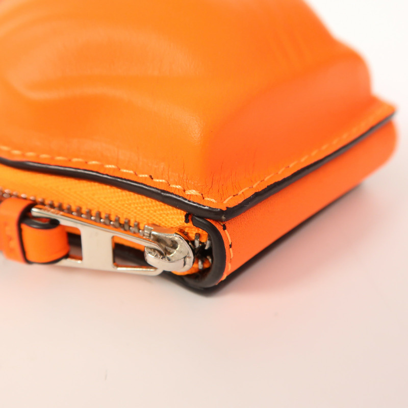 LOEWE 牛皮皮革Seashell Pouch銀扣肩背袋-9