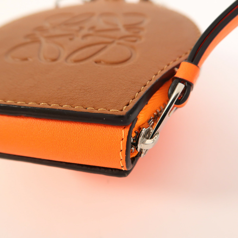 LOEWE 牛皮皮革Seashell Pouch銀扣肩背袋-10