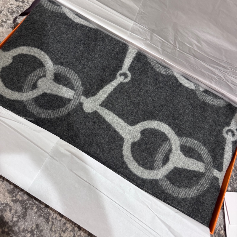 💗快閃優惠價12/24止💗 Hermes 馬銜圍巾 灰 🉑送禮狀態 全網最低-0