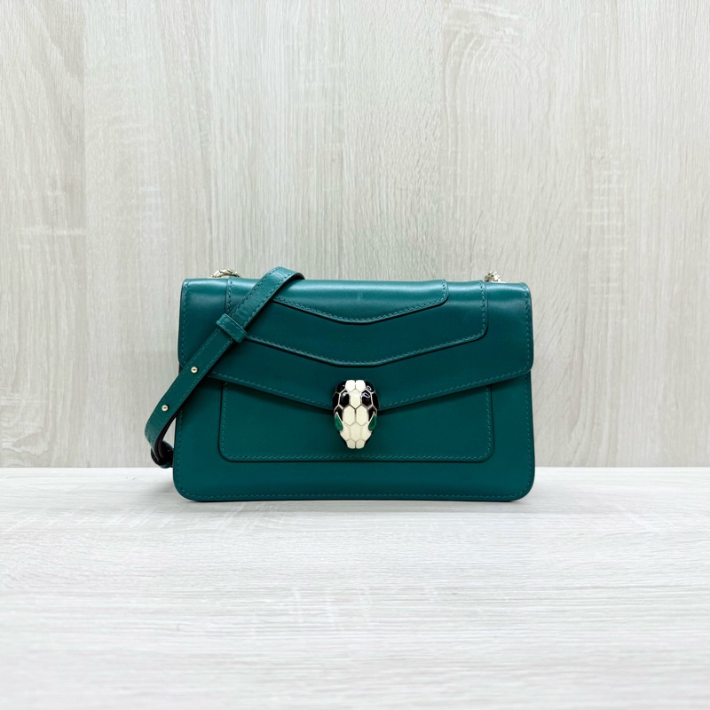 BVLGARI綠牛皮金鍊Serpenti Forever橫版下蓋側背包-0