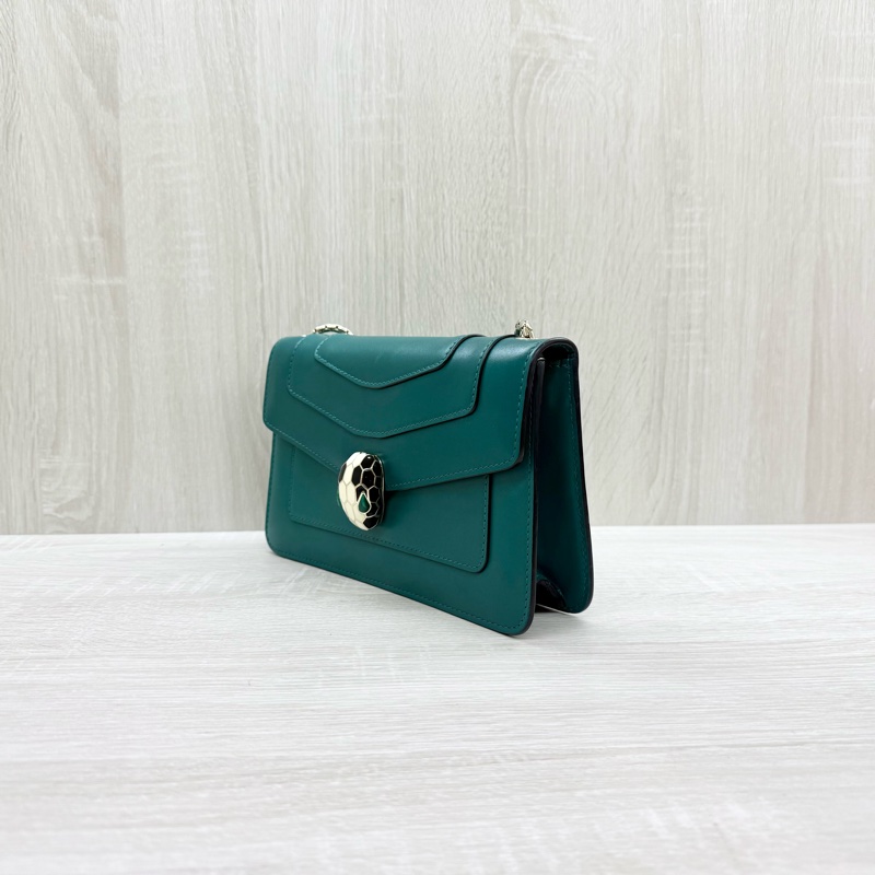 BVLGARI綠牛皮金鍊Serpenti Forever橫版下蓋側背包-2