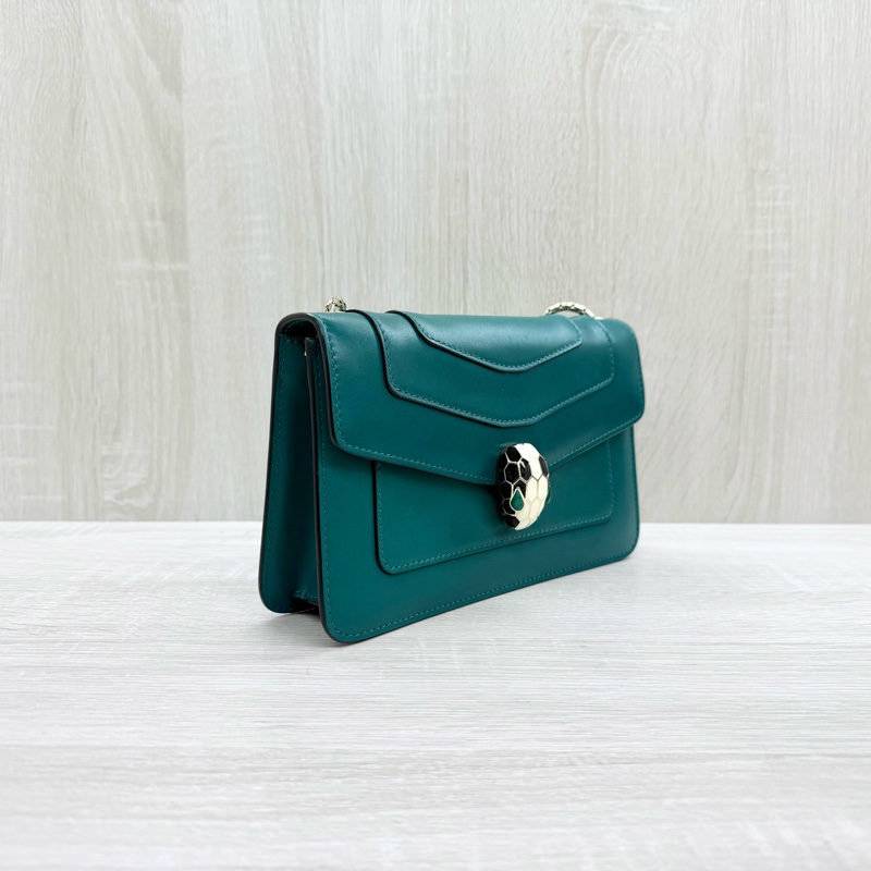 BVLGARI綠牛皮金鍊Serpenti Forever橫版下蓋側背包-3