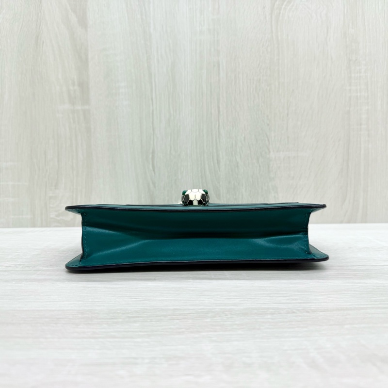 BVLGARI綠牛皮金鍊Serpenti Forever橫版下蓋側背包-4