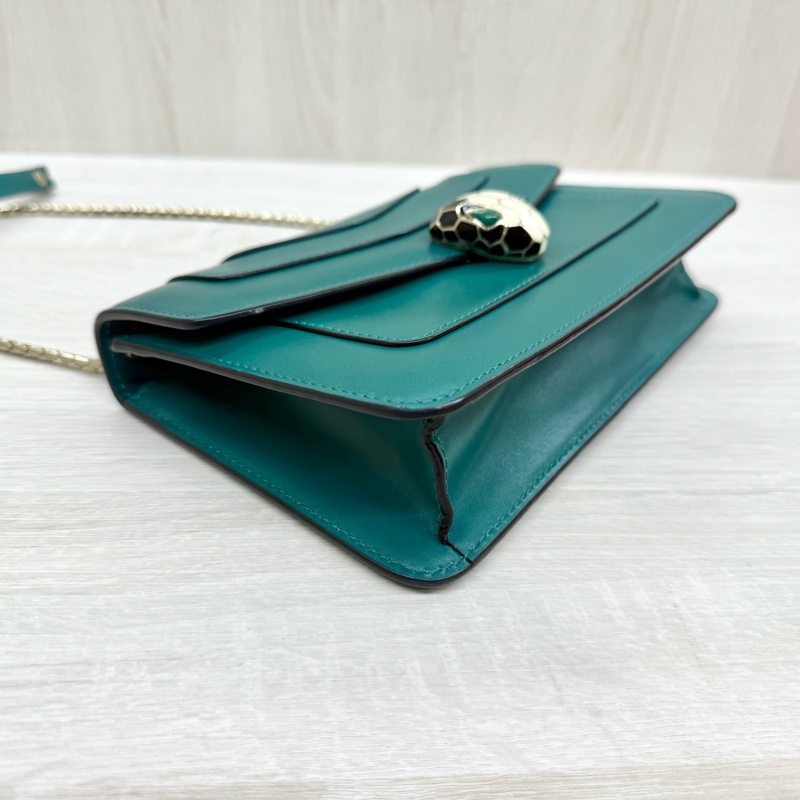 BVLGARI綠牛皮金鍊Serpenti Forever橫版下蓋側背包-5