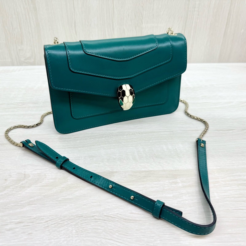 BVLGARI綠牛皮金鍊Serpenti Forever橫版下蓋側背包-8