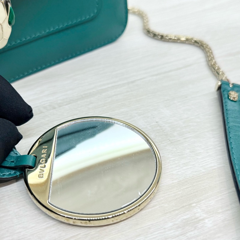 BVLGARI綠牛皮金鍊Serpenti Forever橫版下蓋側背包-16