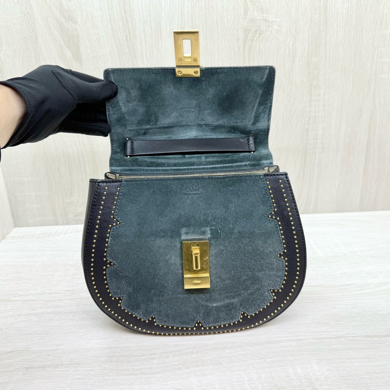 chloe深藍拼麂皮珠釘金釦小豬包-6