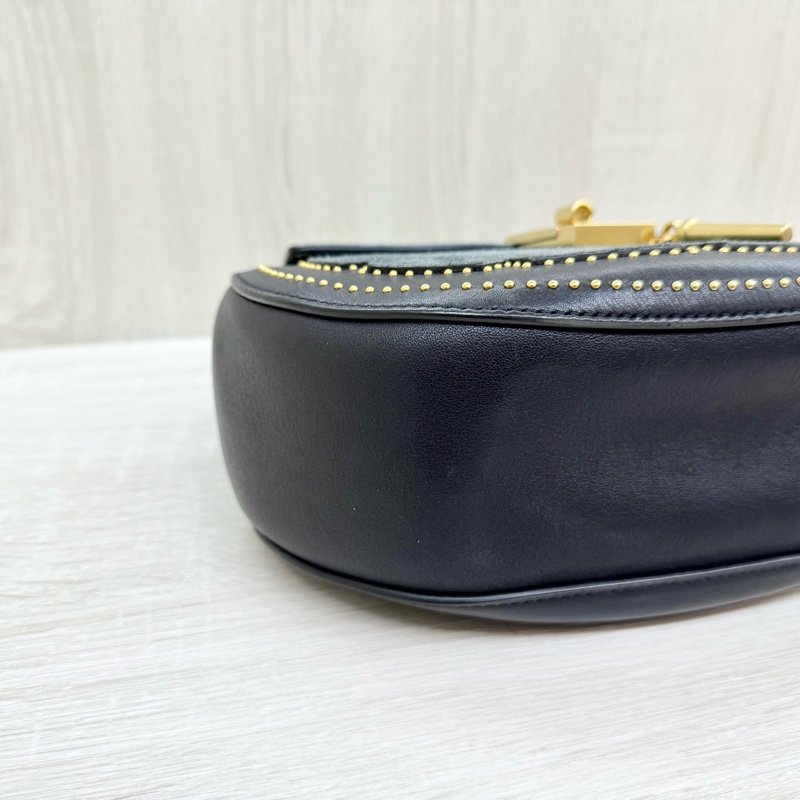 chloe深藍拼麂皮珠釘金釦小豬包-12