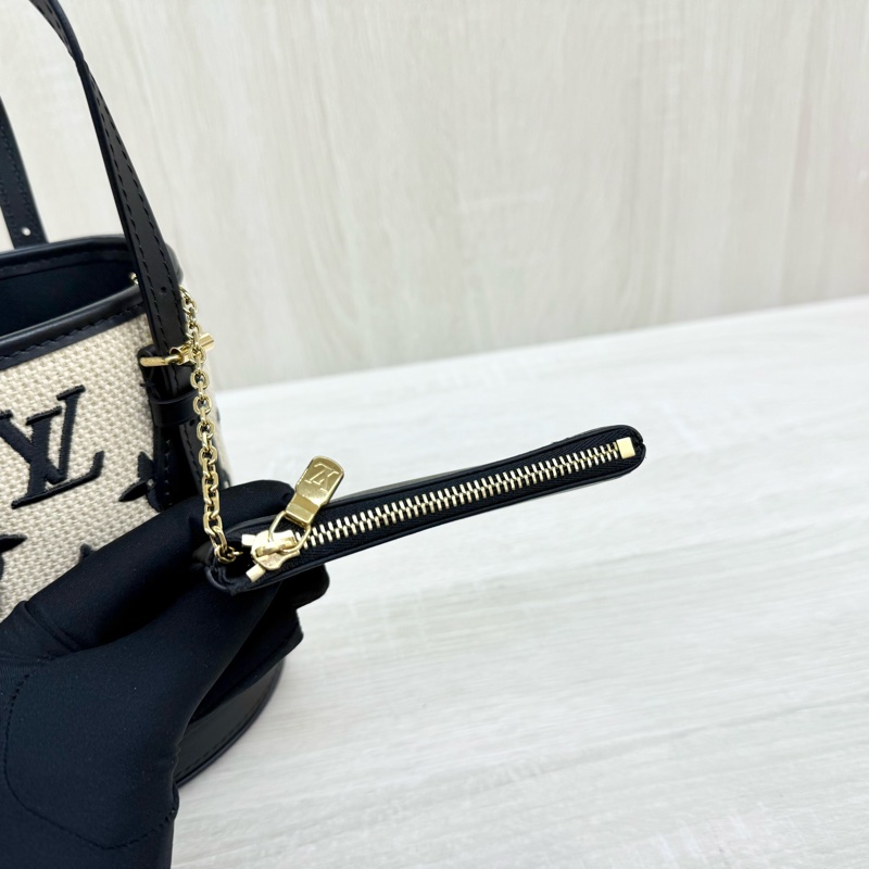 LV米拚黑帆布Bucket nano手提斜背包M82418-11