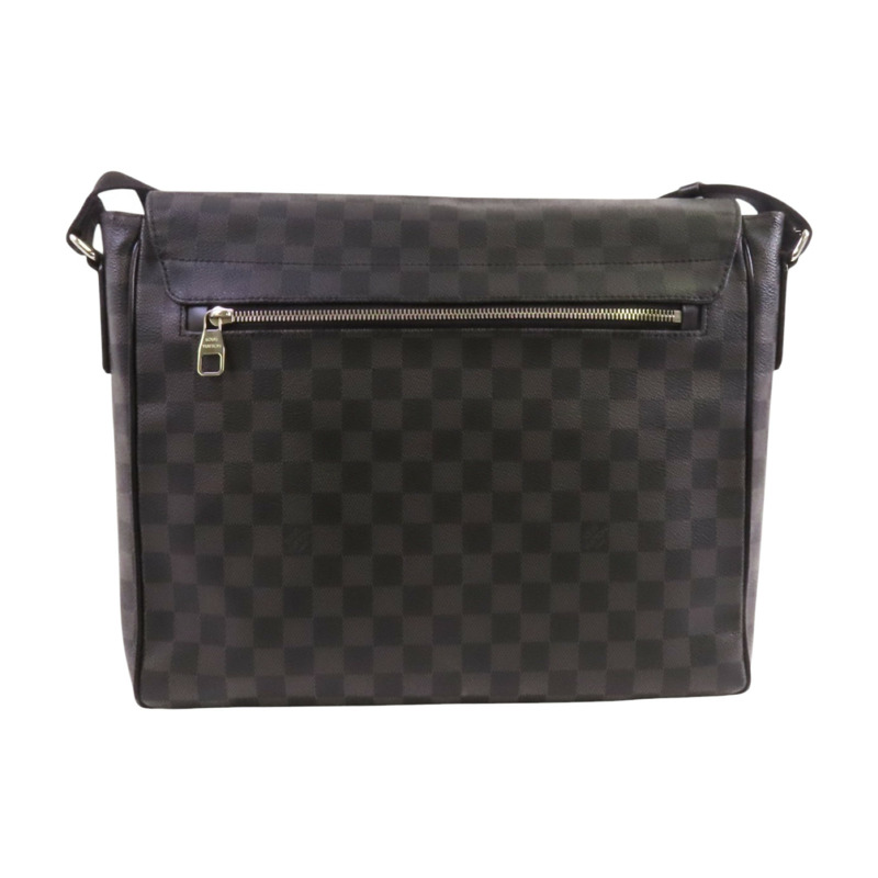 LOUIS VUITTON Damier Graphite District GM肩背袋-1