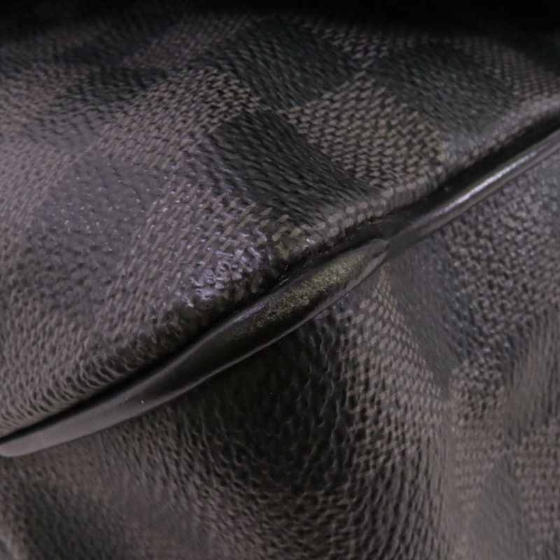 LOUIS VUITTON Damier Graphite District GM肩背袋-11