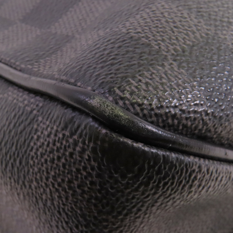 LOUIS VUITTON Damier Graphite District GM肩背袋-12
