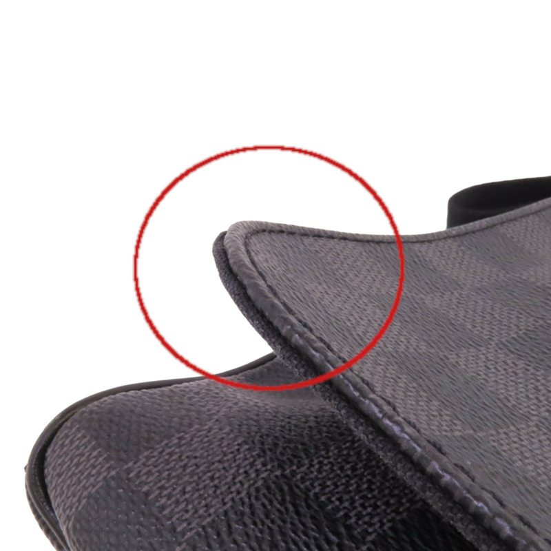 LOUIS VUITTON Damier Graphite District GM肩背袋-17