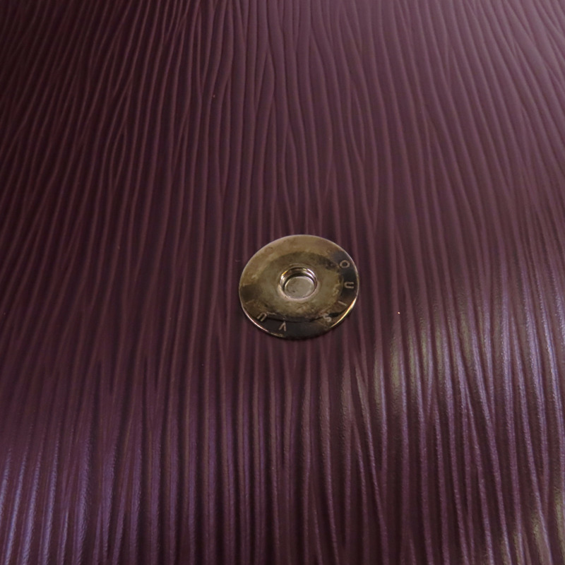 LOUIS VUITTON Epi Saint Cloud金扣肩背袋-16