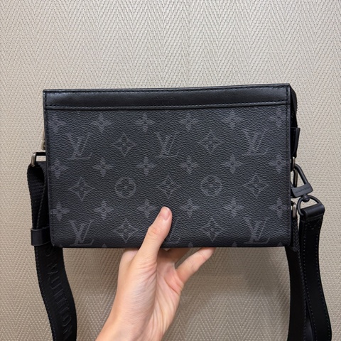 LV 黑灰原花Gaston銀釦二合一斜背包M81124