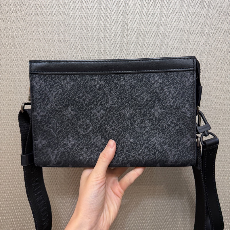 LV 黑灰原花Gaston銀釦二合一斜背包M81124-0