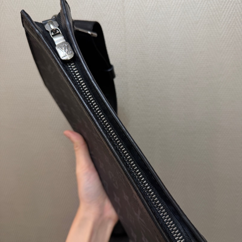 LV 黑灰原花Gaston銀釦二合一斜背包M81124-4