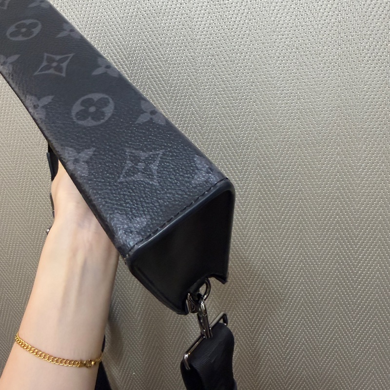 LV 黑灰原花Gaston銀釦二合一斜背包M81124-10