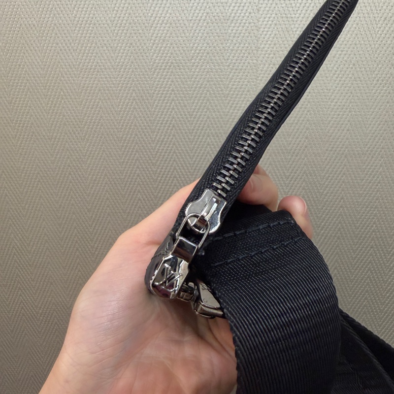 LV 黑灰原花Gaston銀釦二合一斜背包M81124-20