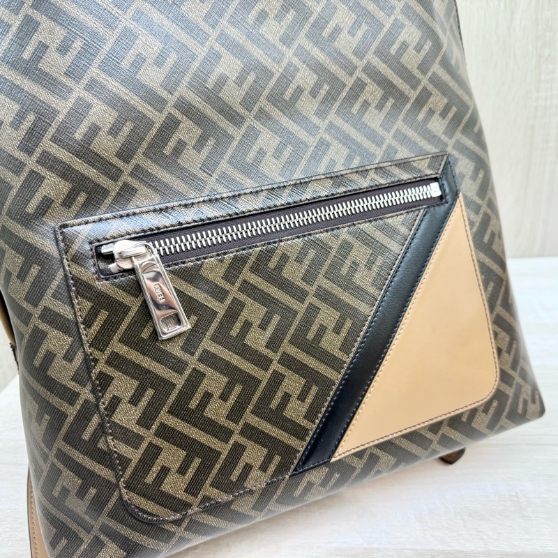 FENDI老花牛皮金釦Chiodo Diagonal雙肩後背包7VZ076-11