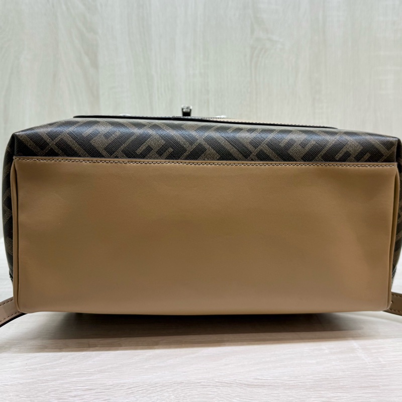 FENDI老花牛皮金釦Chiodo Diagonal雙肩後背包7VZ076-17