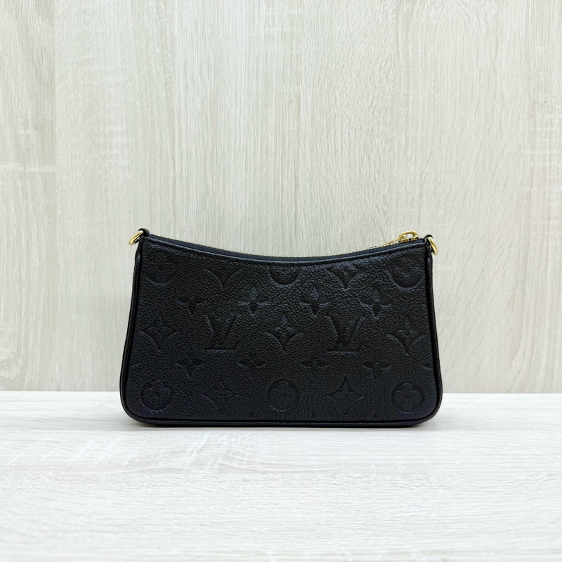 LV黑壓紋牛皮Easy Pouch On Strap金釦腋下月亮包M80349-1