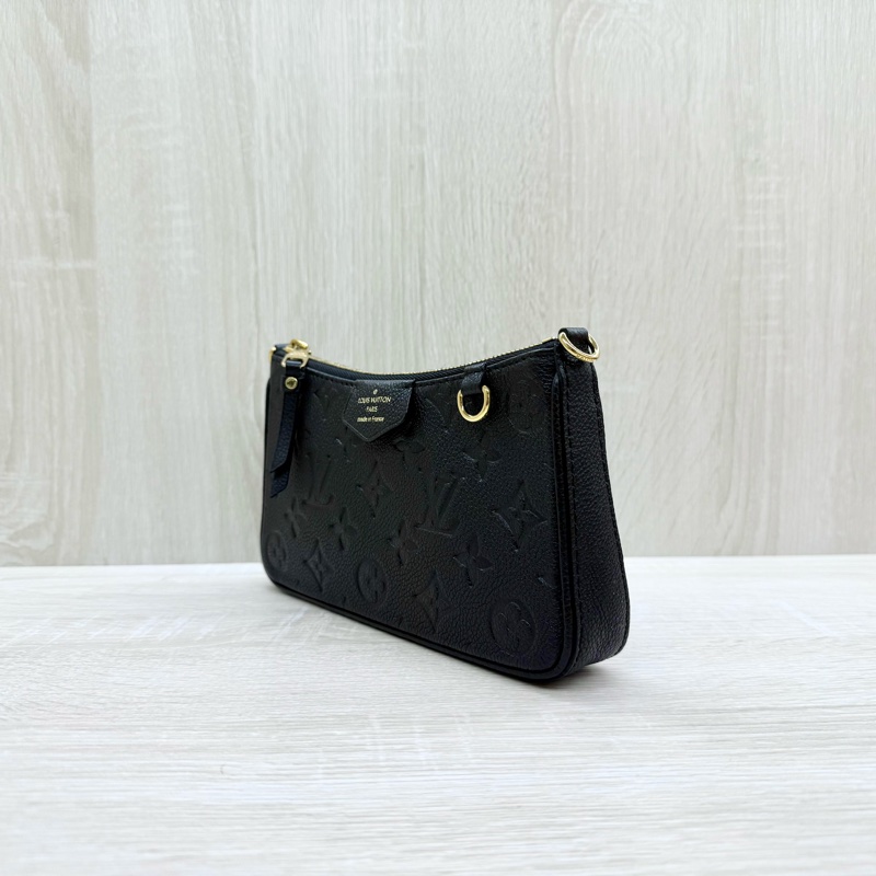 LV黑壓紋牛皮Easy Pouch On Strap金釦腋下月亮包M80349-2