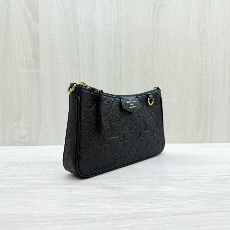 LV黑壓紋牛皮Easy Pouch On Strap金釦腋下月亮包M80349-3