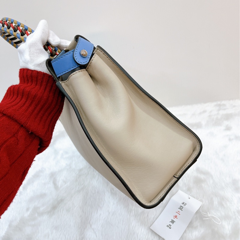 莉亞精品♡Fendi Peekaboo 奶茶編織手把 二手-6