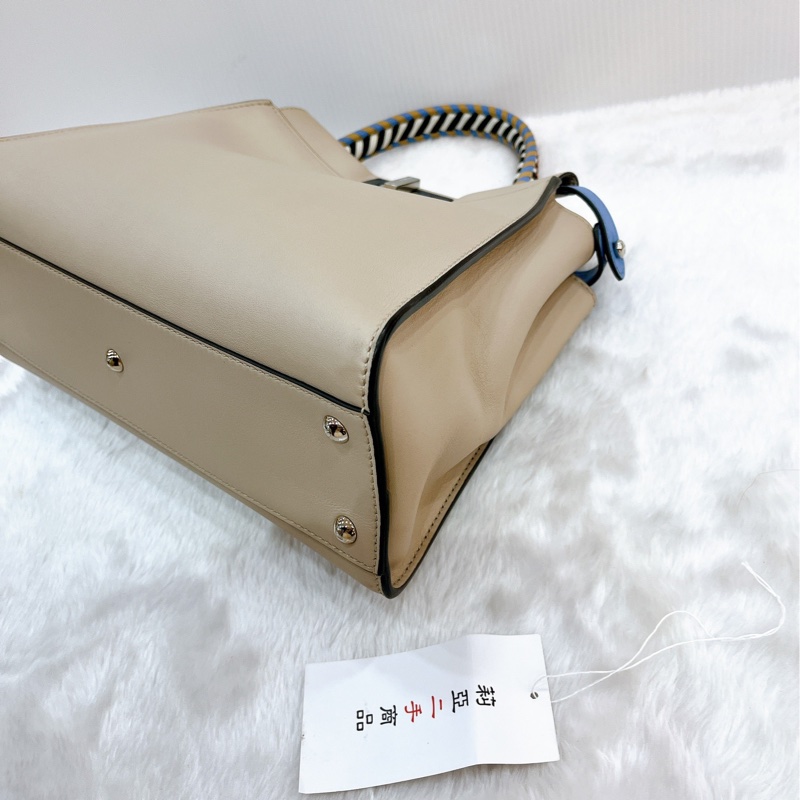 莉亞精品♡Fendi Peekaboo 奶茶編織手把 二手-8