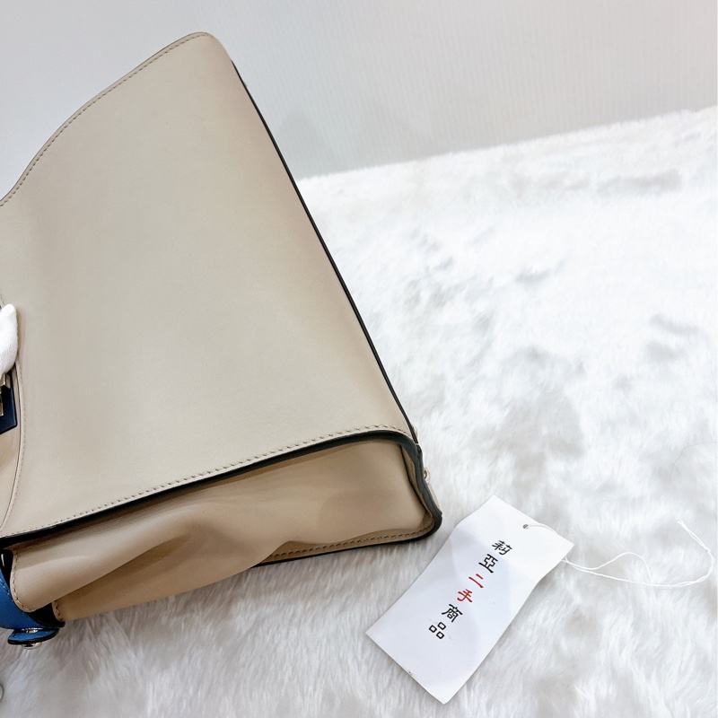 莉亞精品♡Fendi Peekaboo 奶茶編織手把 二手-9