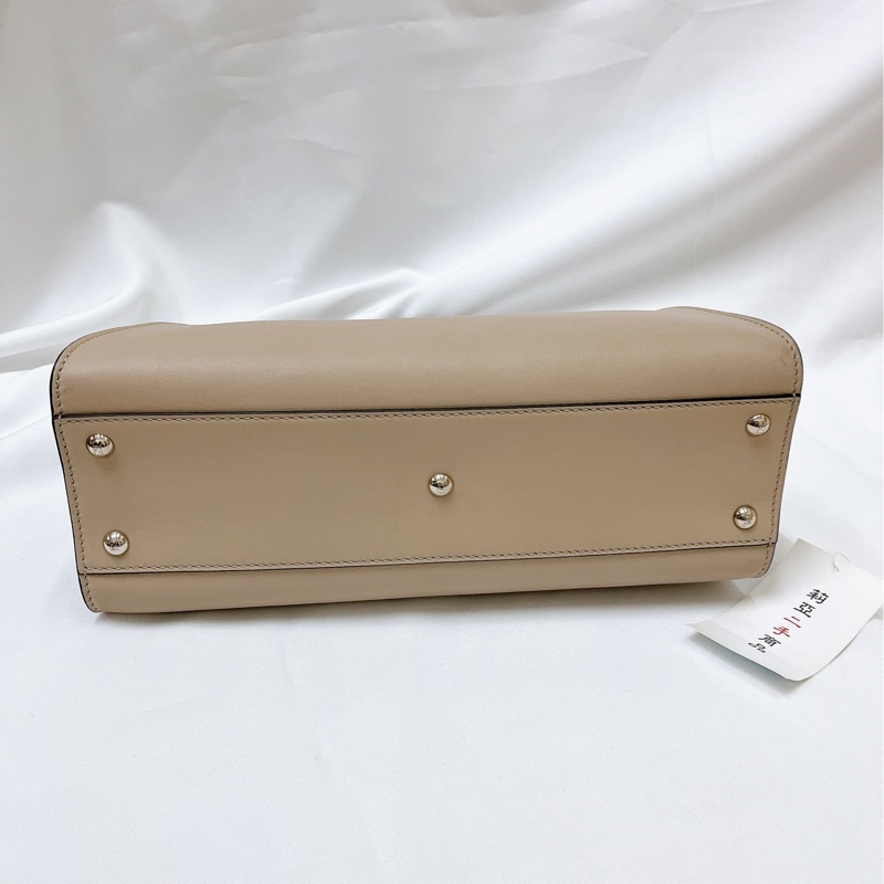 莉亞精品♡Fendi Peekaboo 奶茶編織手把 二手-11