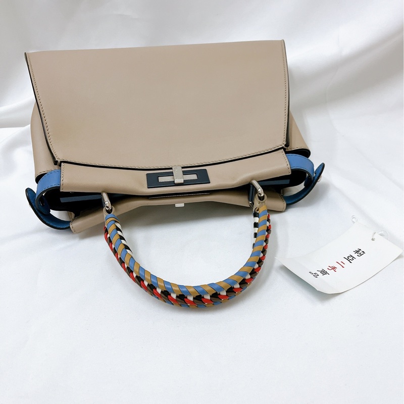 莉亞精品♡Fendi Peekaboo 奶茶編織手把 二手-12