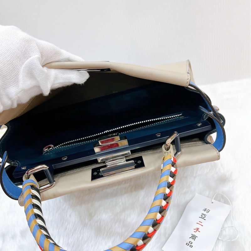 莉亞精品♡Fendi Peekaboo 奶茶編織手把 二手-13