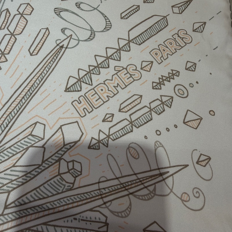 Hermes 白底灰綠邊Please hold the line方型絲巾H004187-1