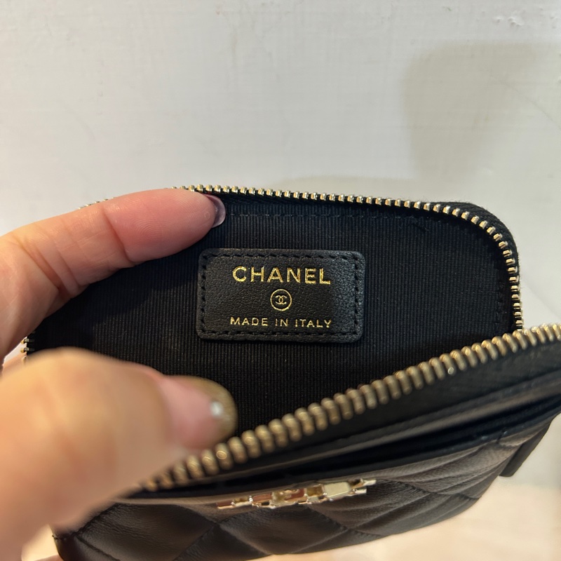 Chanel 黑水鑽雙C logo 5卡吐司包 零錢包-6