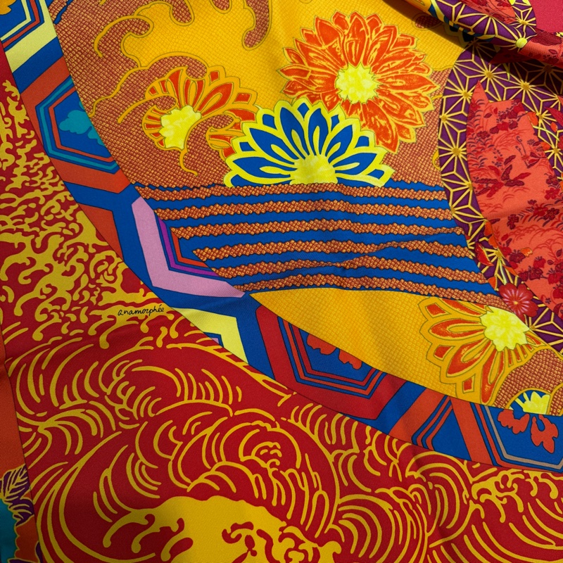 Hermes 橘黃底馬車孔雀方型絲巾-2