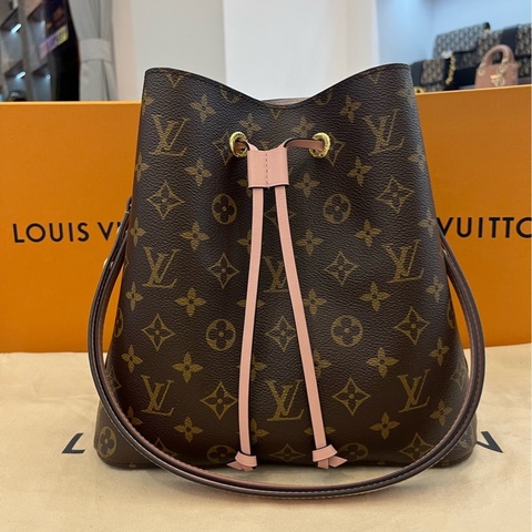 98新 LV路易威登NeoNoe粉色水桶包 經典老花配粉色皮質裝飾 金色五金配件 尺寸：26×26×17.5cm