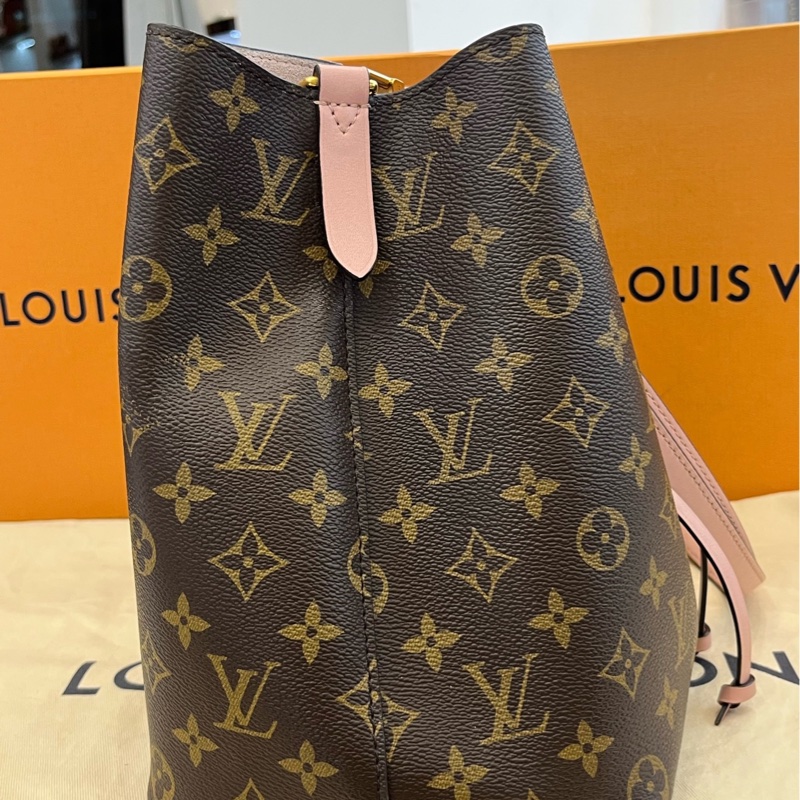 98新 LV路易威登NeoNoe粉色水桶包 經典老花配粉色皮質裝飾 金色五金配件 尺寸:26×26×17.5cm-3