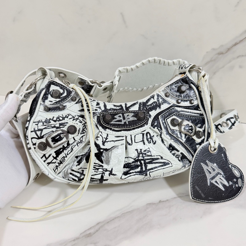 ®️巴黎世家 LeCagole 塗鴉款 腋下包/側背包-1