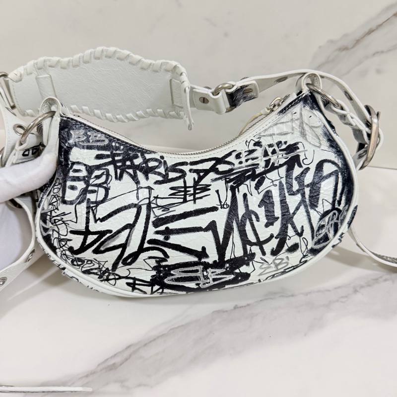 ®️巴黎世家 LeCagole 塗鴉款 腋下包/側背包-2