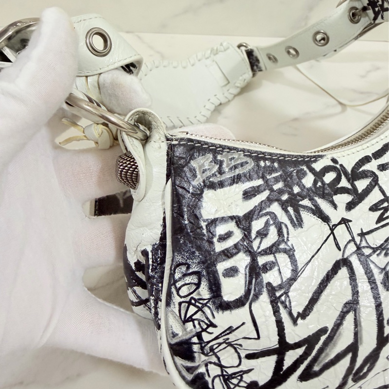 ®️巴黎世家 LeCagole 塗鴉款 腋下包/側背包-11