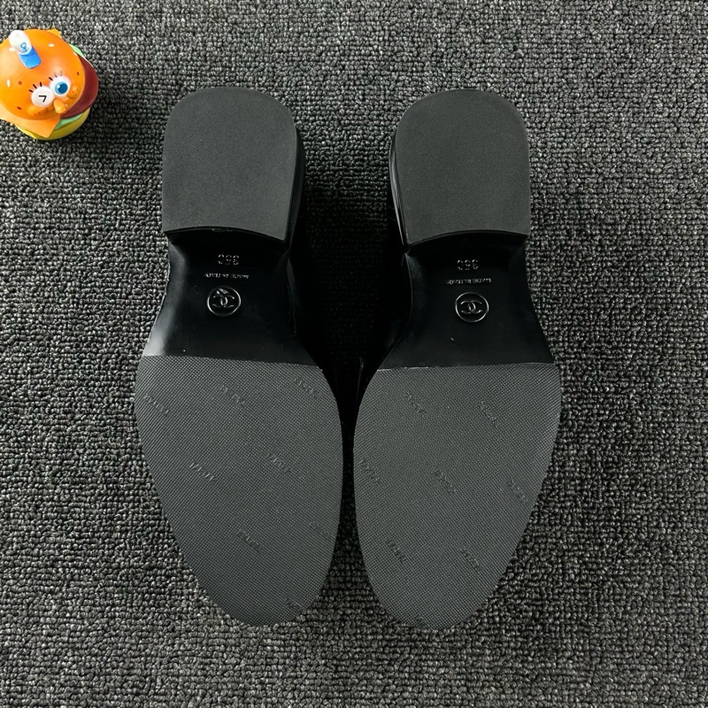 Chanel香奈兒黑金樂福鞋 尺碼：35整體成色不錯 出門穿一次-5