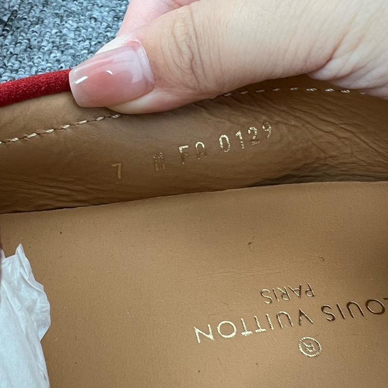 LV 路易威登 紅色麂皮馬銜扣豆豆鞋碼 41碼-3