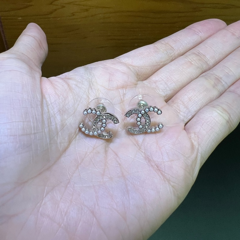 全新 Chanel 香奈兒 珍珠 亮鑽 耳環 銀色 雙C logo耳環 耳針 全配-1
