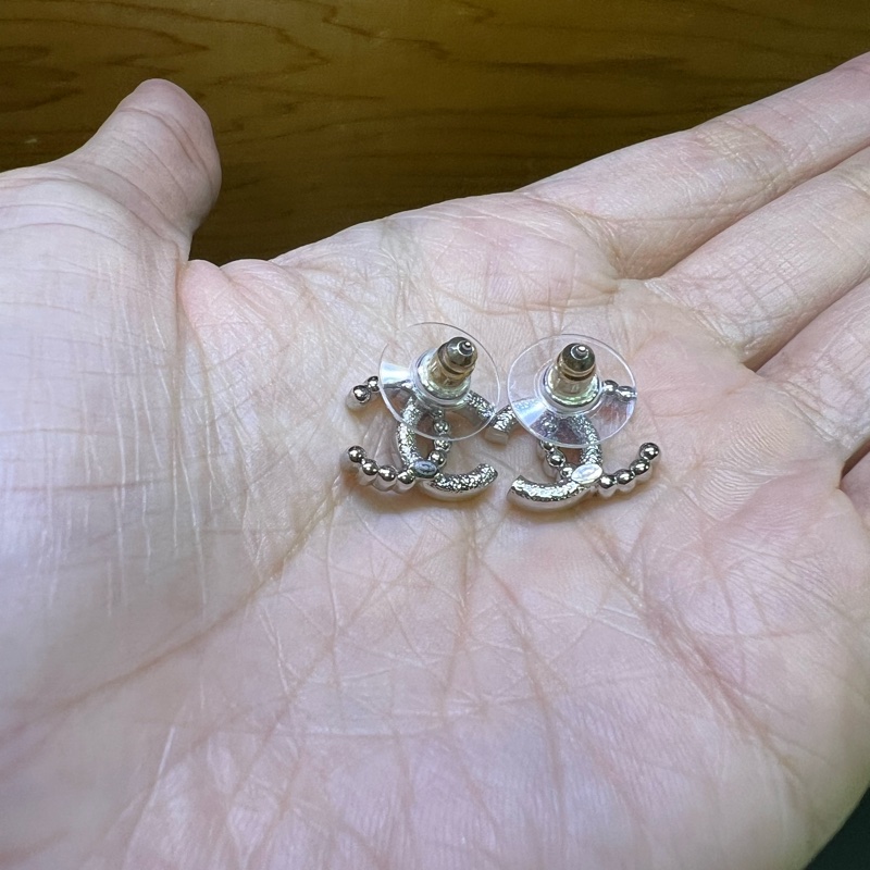 全新 Chanel 香奈兒 珍珠 亮鑽 耳環 銀色 雙C logo耳環 耳針 全配-6