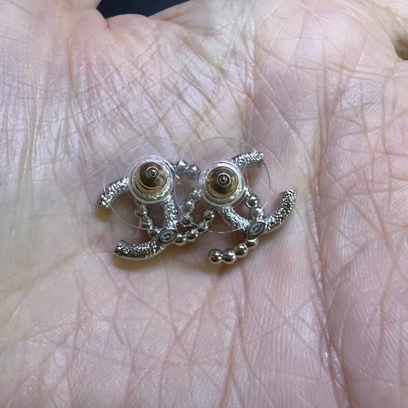 全新 Chanel 香奈兒 珍珠 亮鑽 耳環 銀色 雙C logo耳環 耳針 全配-7